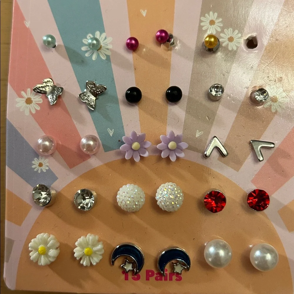 Free with bundle or purchase New Girls 14 Pair Stud Assortment Earrings 💎